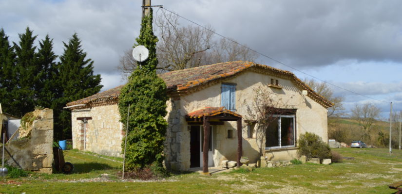 Old cottage on top of the hill on 1,45 ha